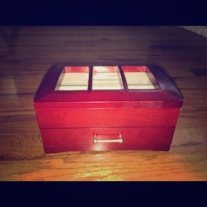 Small wooden jewelry box + 2 pieces of jewelry